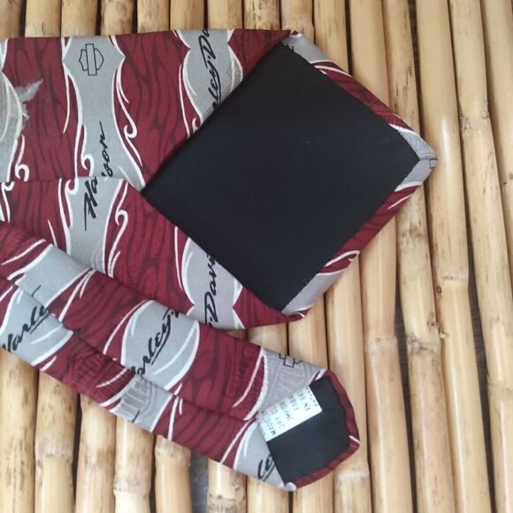 EUC RALPH MARLIN Harley Davidson 2005 Red, Gray & White Pinstripe 100% Silk Tie - Picture 6 of 8